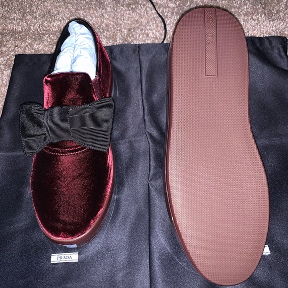 PRADA Bow Velvet Skate Sneaker👟👟 - Picture 4 of 6